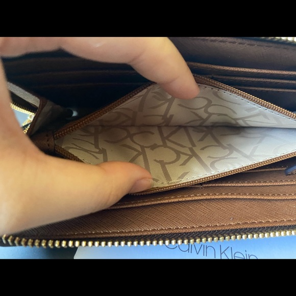 CALVIN KLEIN Monogram Logo Zip Continental Wallet - Picture 7 of 8